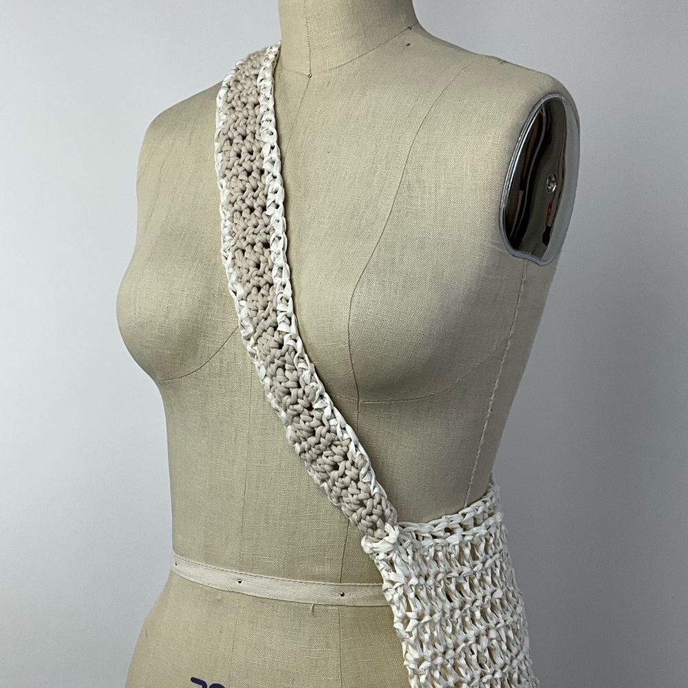 Handmade Raffia Crochet Tote Bag - Picture 3 of 5